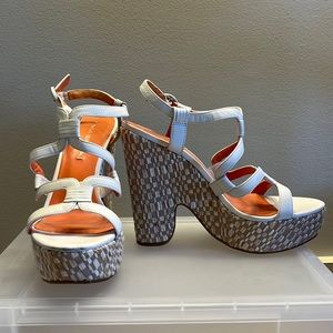 Via Spiga platform, sandals, white, size 7.